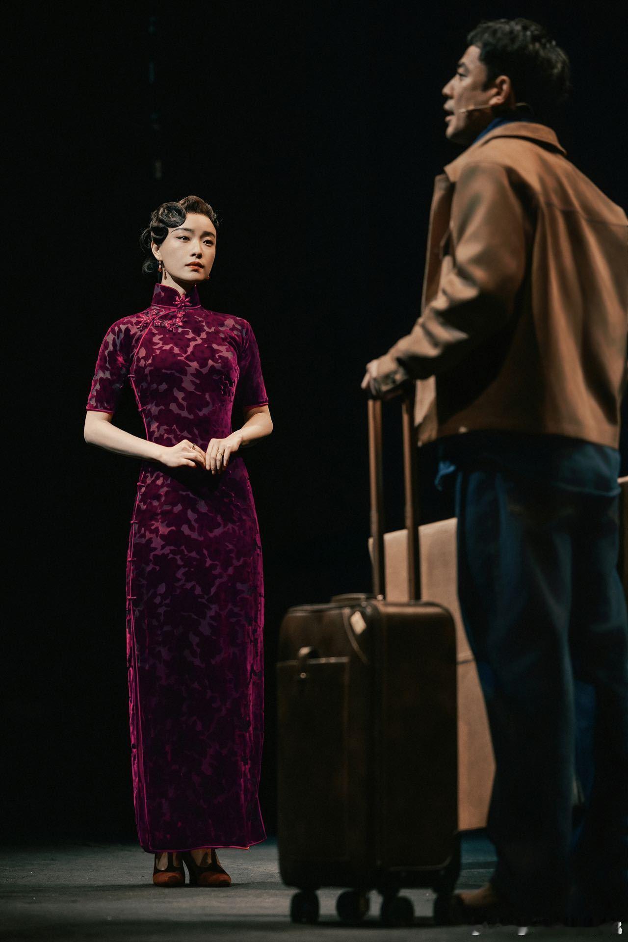 曼妙迎来了真正的主人倪妮 那句不知道我的身材很曼妙就是为她量身定做的！台上身段舒