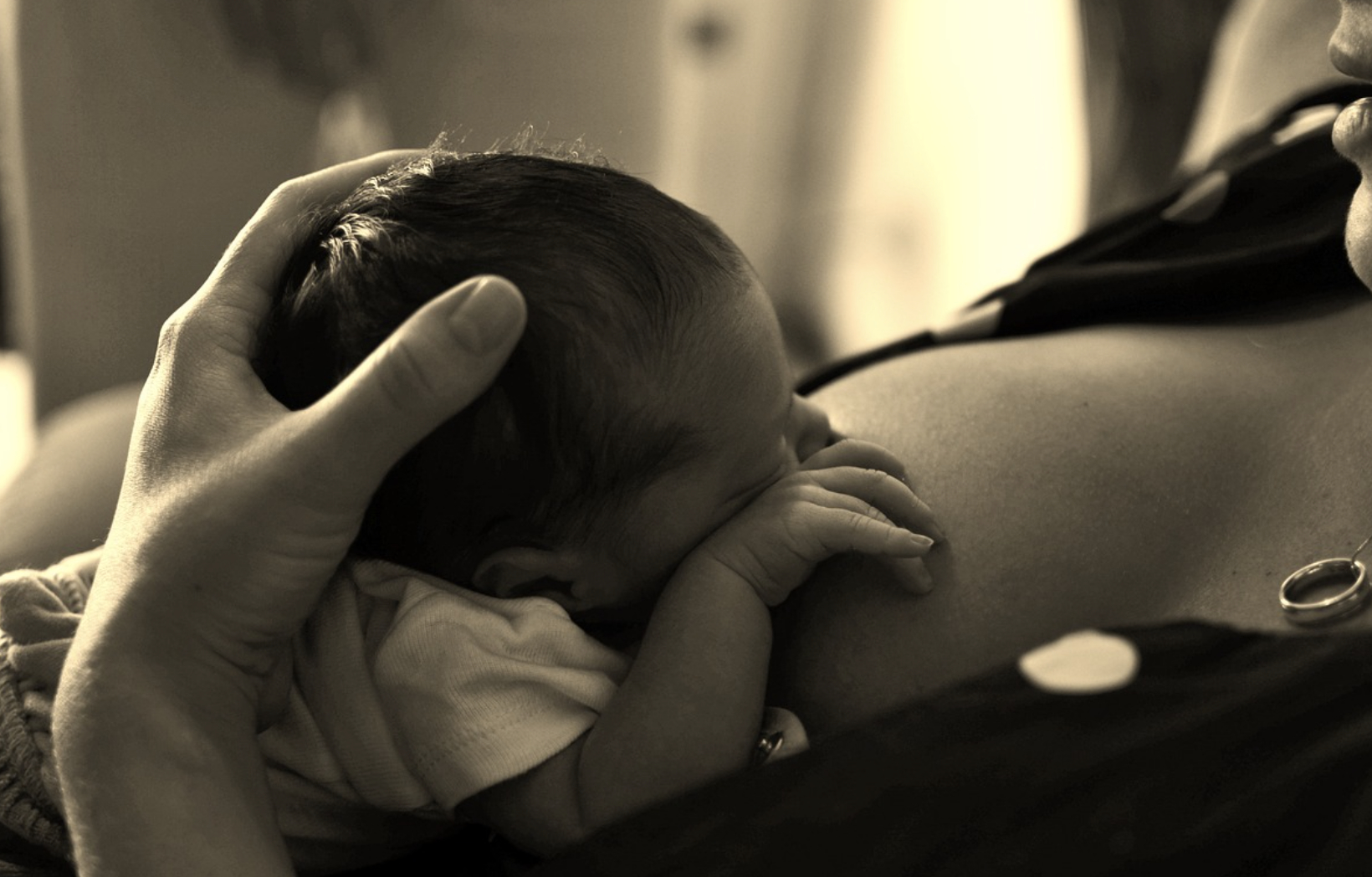 产后想要奶水足，宝妈需要做到这三点。#让她健康# 生完宝宝以后，宝妈们都非常希望