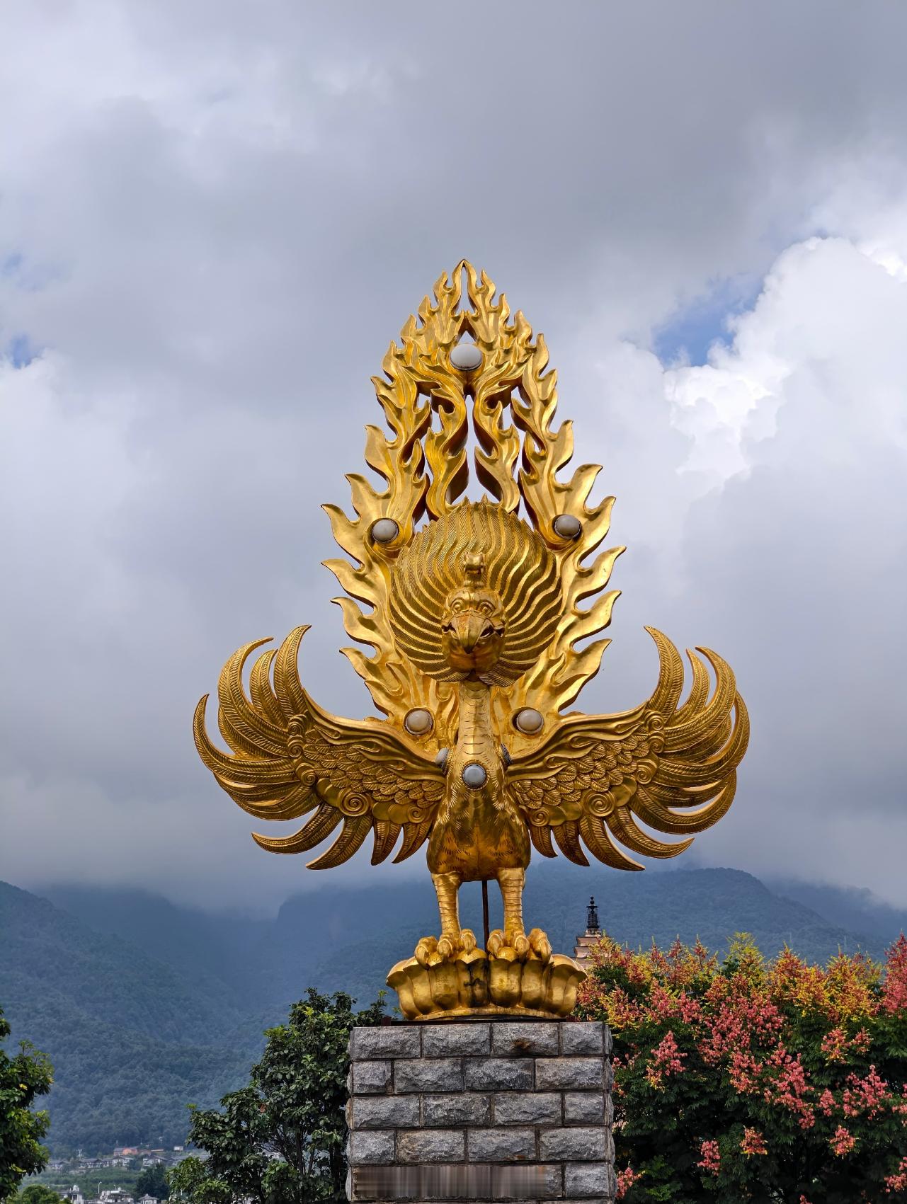 最近你买黄金了没这话题不错，说的就跟大家都有钱似的，黄金不是白菜，1g也给不少钱