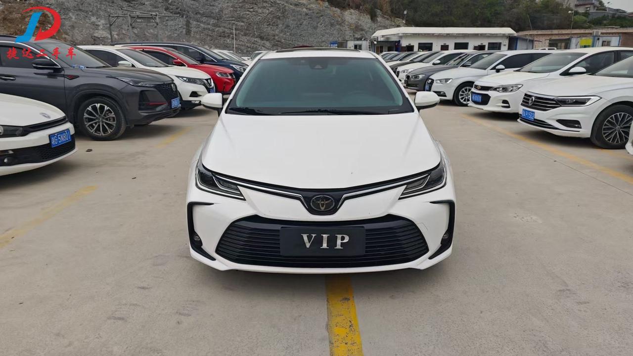 出手一辆丰田卡罗拉，2021年款，1.2L自动挡，白色车身，VIP装饰，小姐姐自
