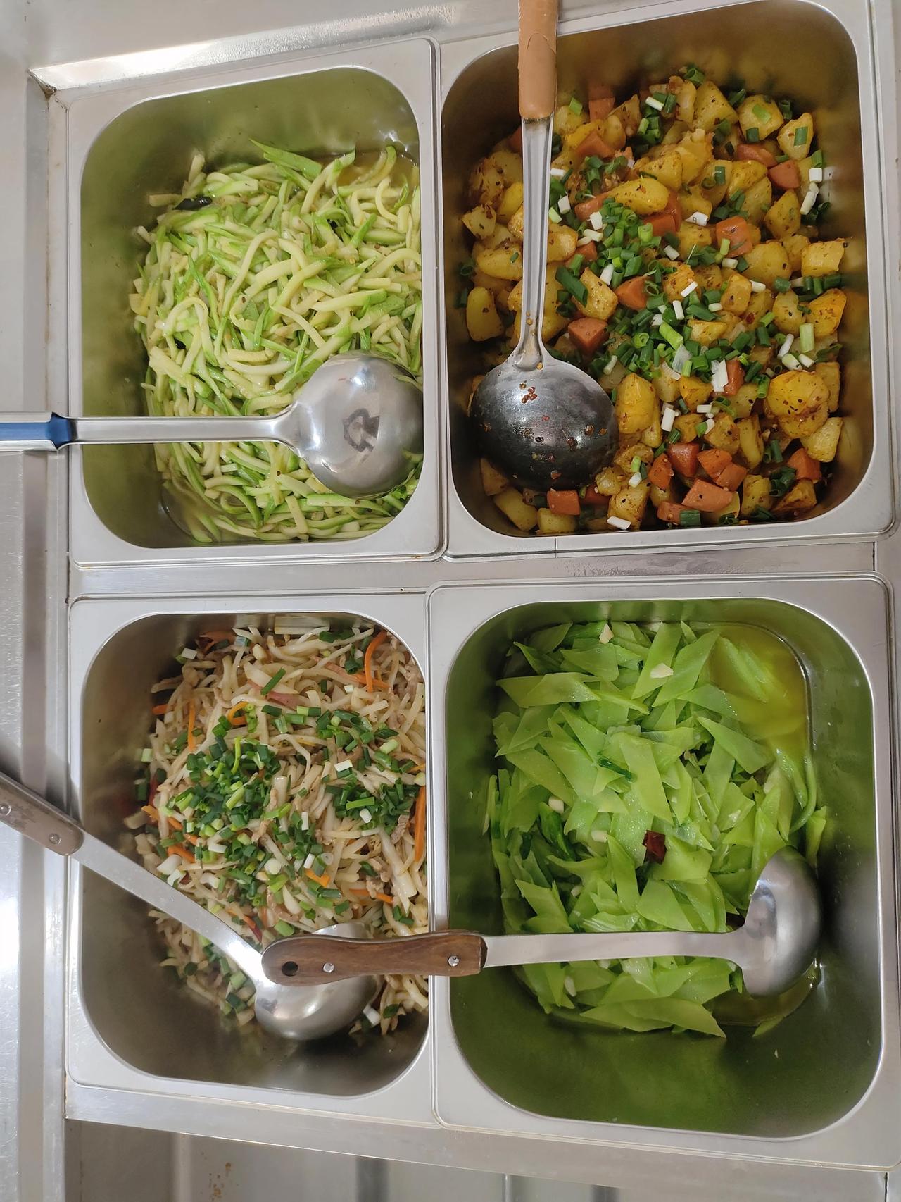 你最爱的春日美食是哪个老年社区幸福食堂和美食和大家分享。