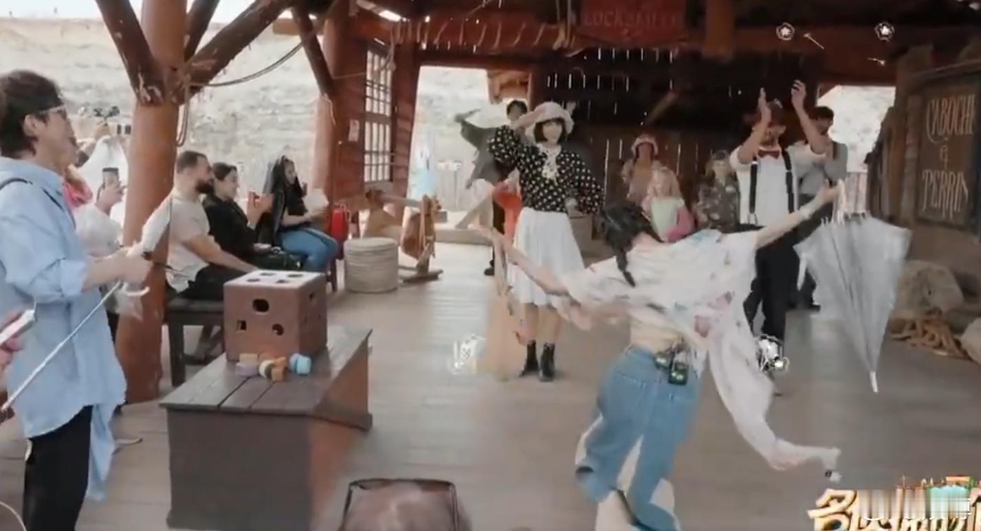 杨蓉不上浪姐跳下舞吗  杨蓉在《我就是演员》里的舞蹈表演，凭借扎实功底与细腻情感
