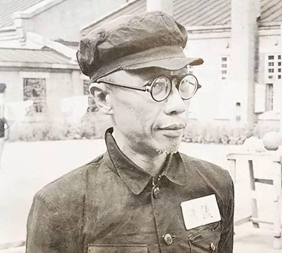 在上世纪的六十年代，教员听说溥仪薪水每月只有180元左右，感觉给少了，溥仪生活会