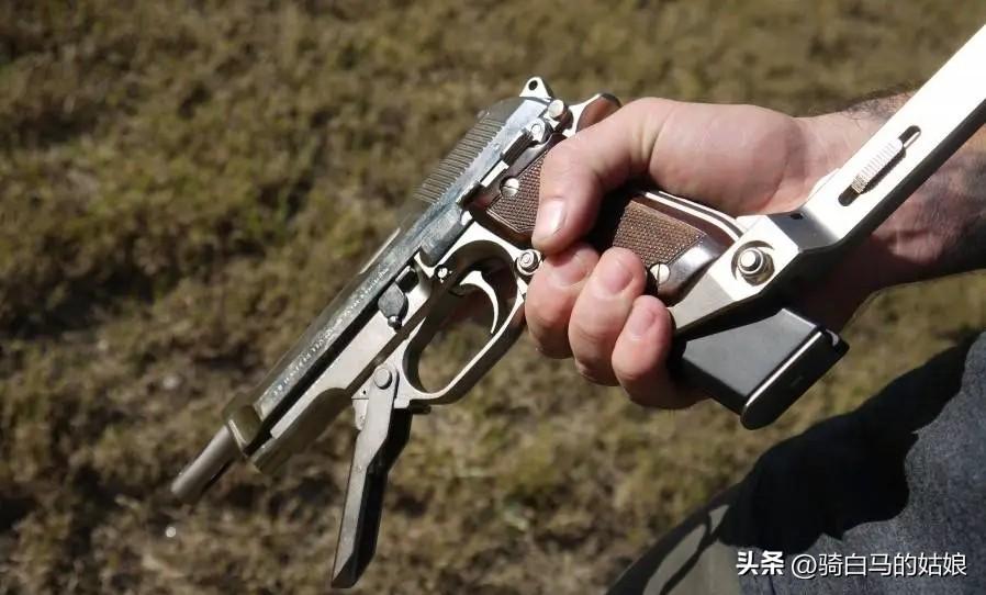 意大利伯莱塔93R冲锋手枪