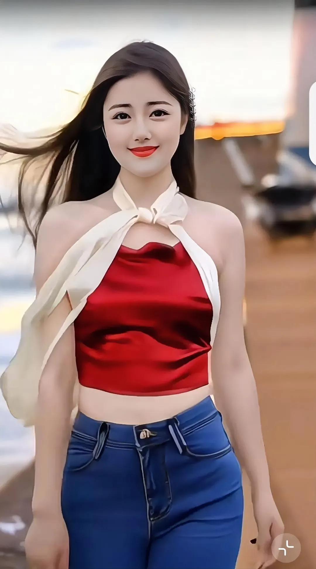 红唇轻启，性感妩媚。#窈窕倩影惹人爱# #风华绝代俏美女# #迷人少女美影#