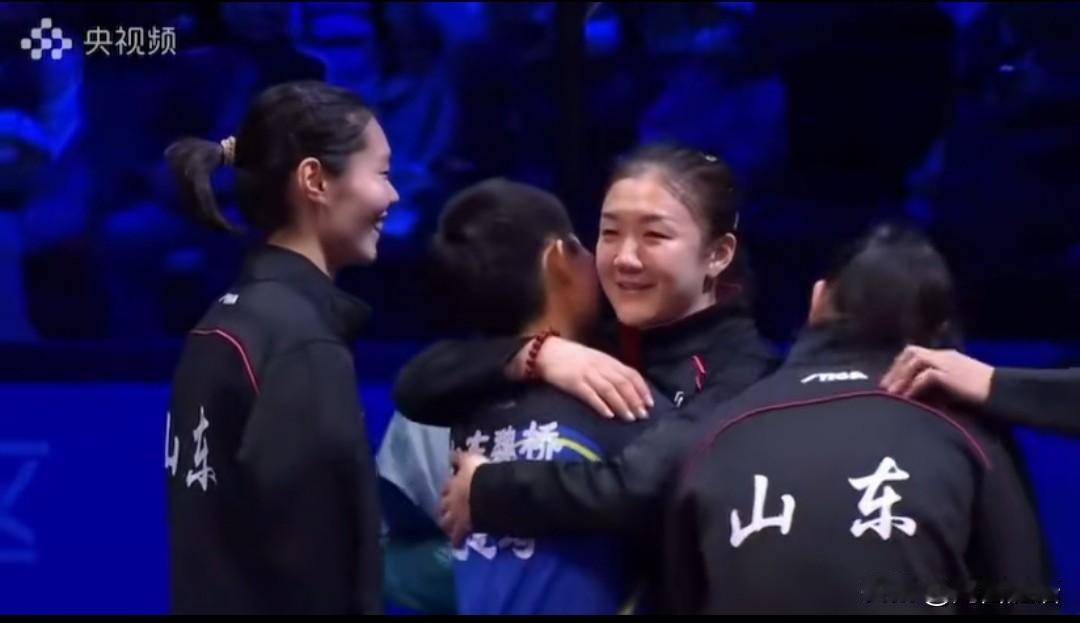 山东女乒全运夺魁时，姑娘们抱在一起哭成一片——这画面，谁看了不破防啊！

当最后