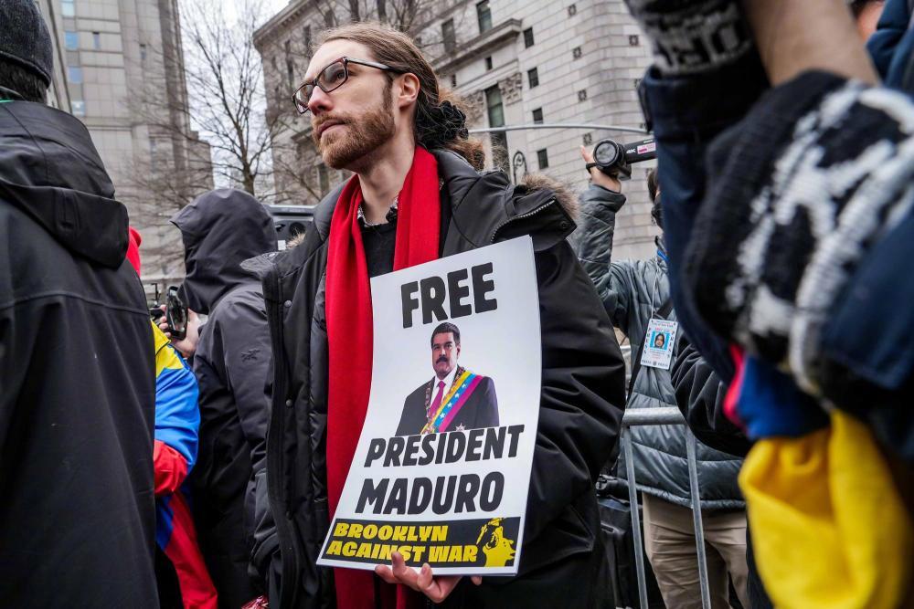 #美国这次连民主外衣都不披了#【美国学者：这次连“民主”外衣都不披了】新华社北京