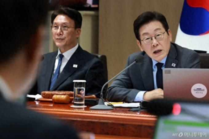 李在明：别再闹了！

昨天，韩国总统李在明主持国务会议，就韩国有些地方反华集会表