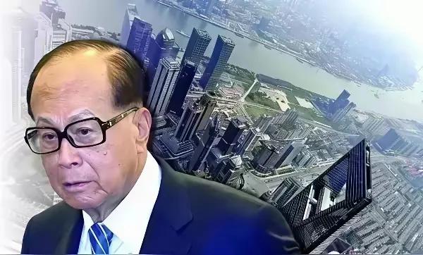 “97岁的李嘉诚，又一次把自己送上热搜。”

三个月前，他打包全球43个港口，作