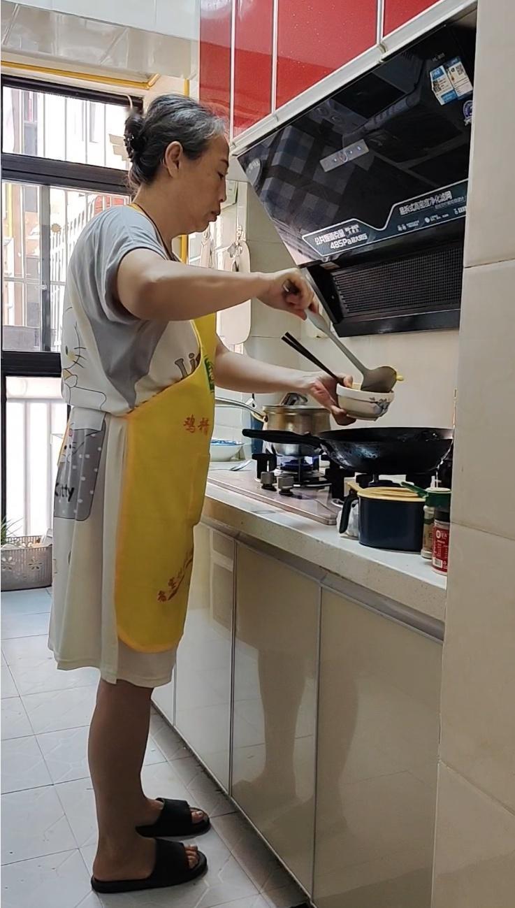 喜欢吃的带鱼做一盘，做一碗软桨叶鸡蛋汤，简单的午饭，好吃又实惠