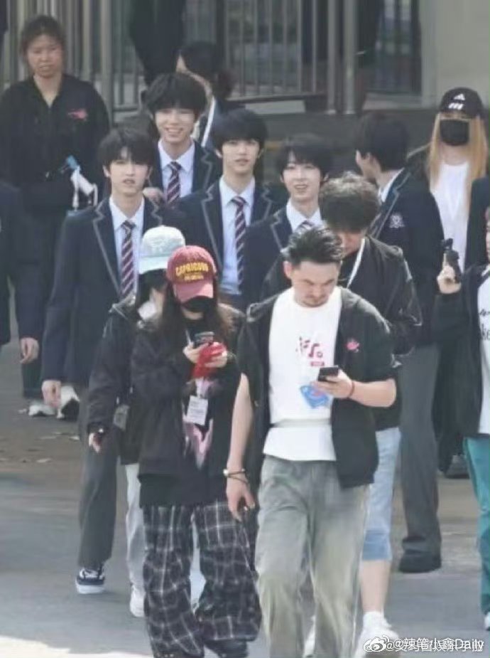 TF四代新剧《我们的少年时代2》开机仪式站位，来看看你们期待哪位大帅哥？王橹杰 