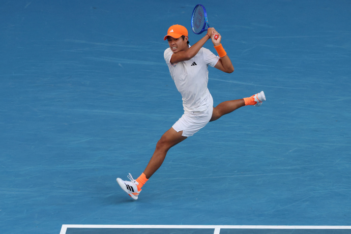 澳网梅德韦杰夫吞蛋出局 勒纳·钱一度连赢11局，6-4/6-0/6-3横扫三届赛