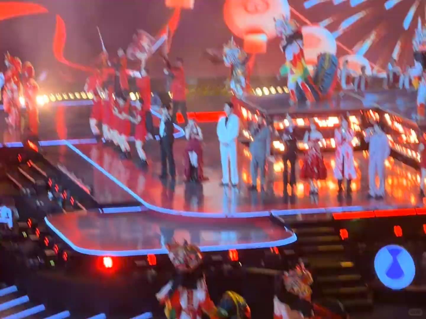 SWim进行时    『9677』20260203 深圳卫视春晚录制掉落2m巨?