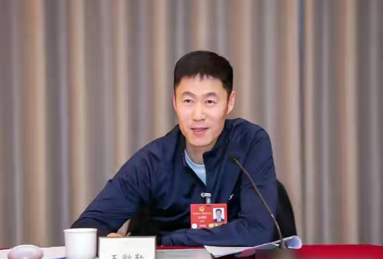 王艺迪拿了冠军，中国队七人出战，六人一轮游。
不是不行，是没拼。
孙颖莎没来，樊