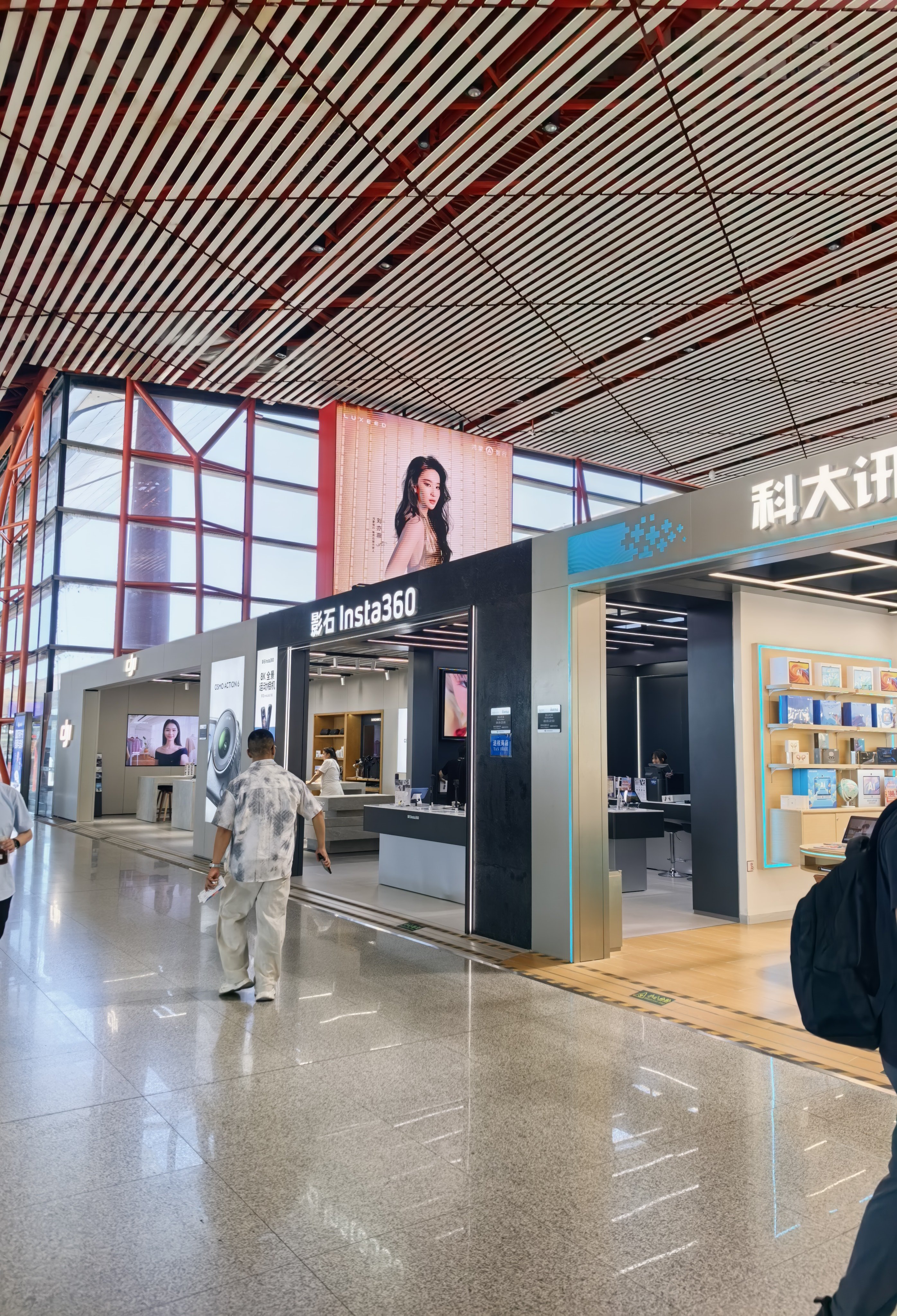 影石lunaultra首都机场T3航站楼还有货，店面在30登机口，今天要来机场的