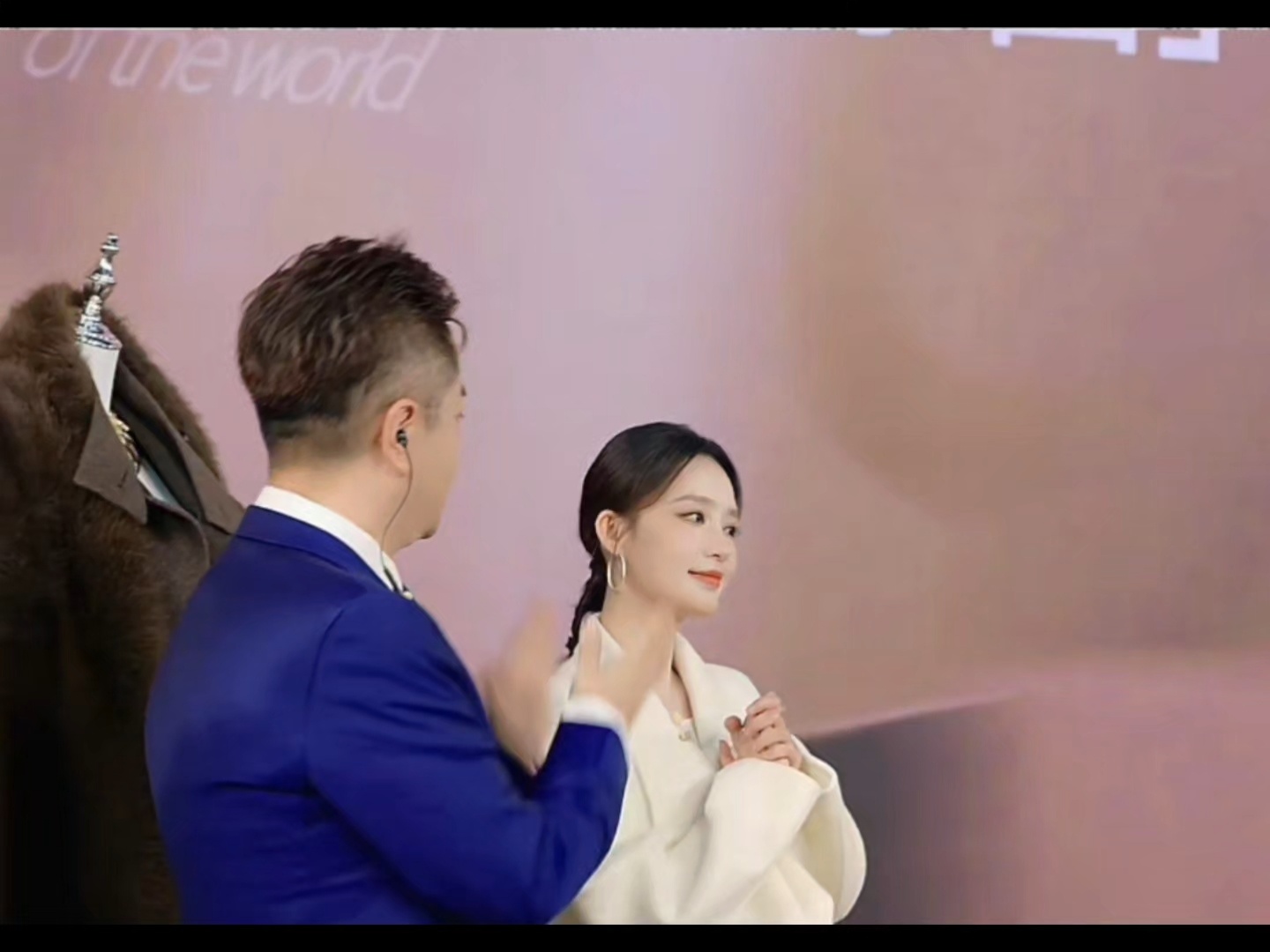 拜拜~~👋🏻好可爱LILY品牌代言人李沁 ​​​