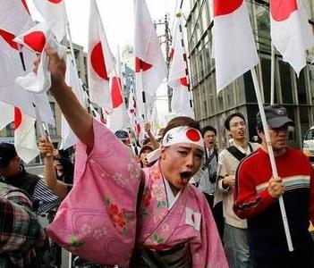 一个堂堂正正的五常！一个反法西斯的战胜国！居然被一个惨无人道的战败国、至今被国际