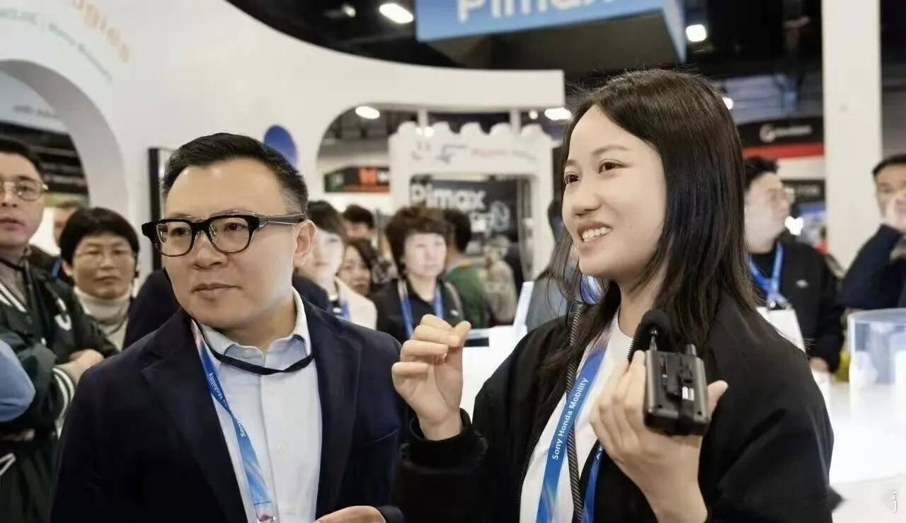 凤凰新闻【任泽平提醒：AI不是风口，是海啸】任泽平表示刚从美国回来，我才明白马斯