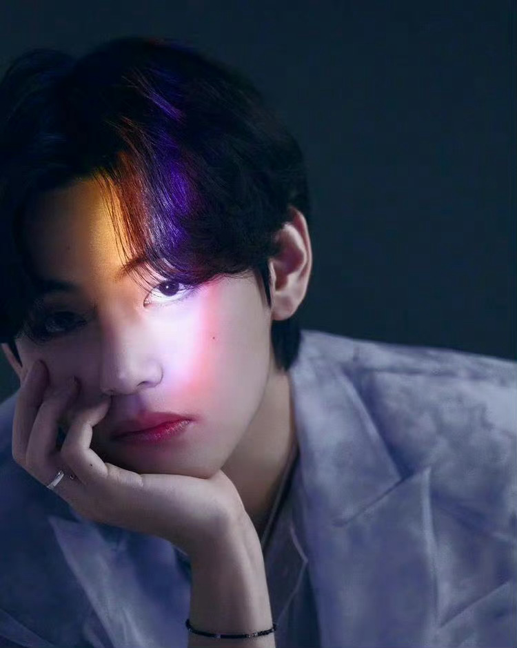 金泰亨💜金泰亨kpop永一 在光影的照耀下✨ 