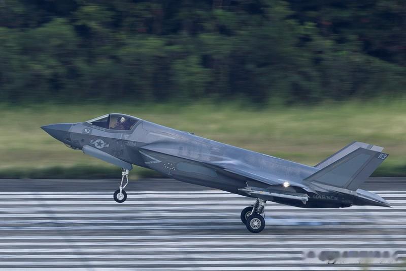 由美军“林肯”号航母领衔的庞大舰队朝着伊朗驶去，中东局势刹那间变得紧张起来。美国