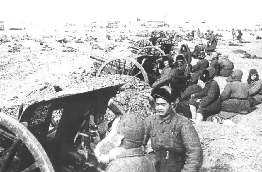 1948年10月，辽沈战役锦州围城阶段，城内的国民党主将范汉杰依托坚固城防与完备