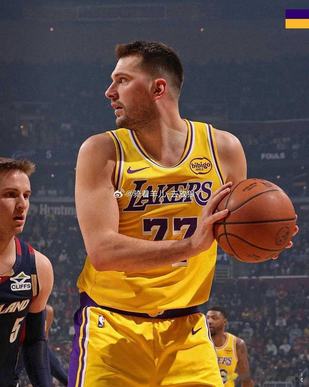 又见湖三崩！勒布朗11分5助攻湖人不敌骑士，东契奇29分5板6助骑士vs湖人 北