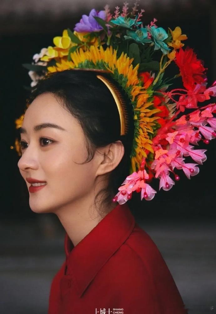 别争了！泉州文旅发声，赵丽颖带火了泉州簪花[送花花]她是最早拍的，她拍了以后网红