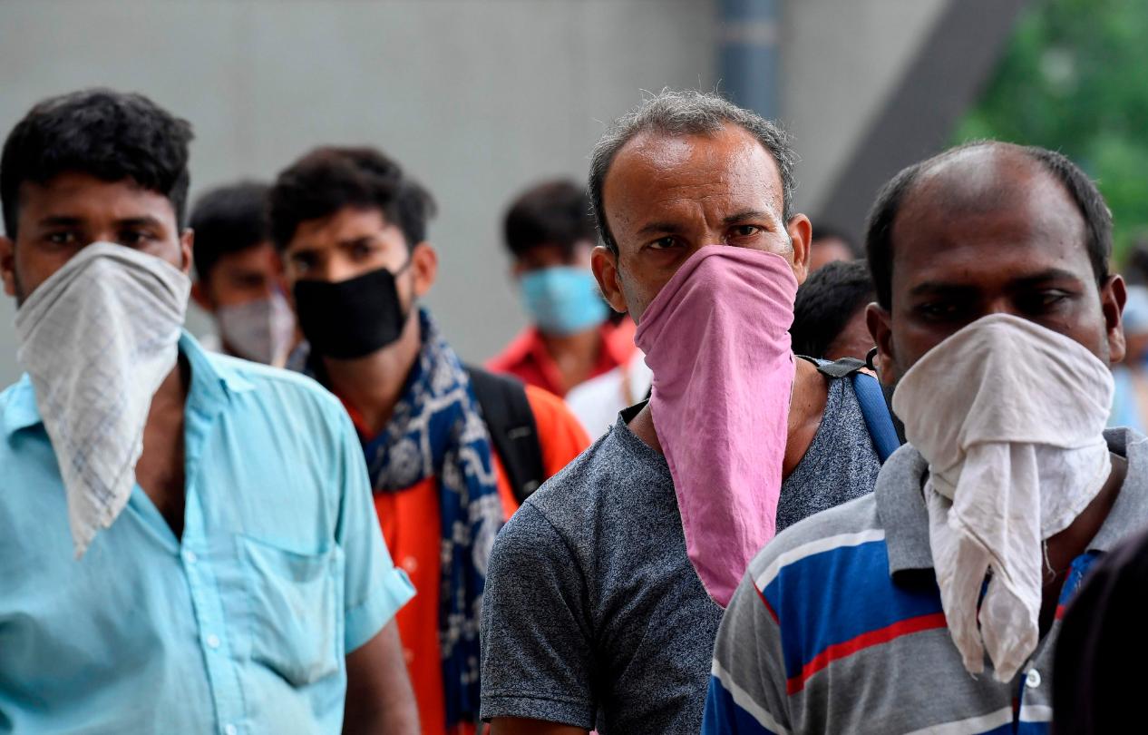 印度爆发疫情，据说症状来得快，人走的快，而且目前没有药和疫苗。
其实看到这样的消