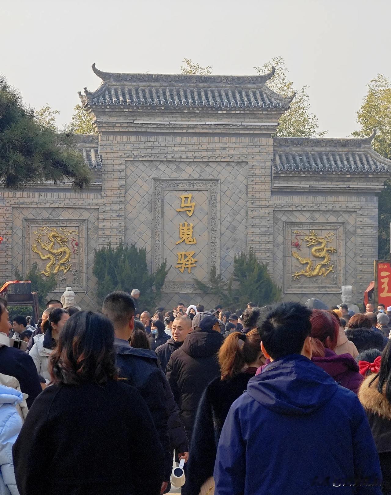 过年春节带家人去了趟马嵬驿，现场热闹非凡，人山人海，景色美如画，特色美食应有尽有