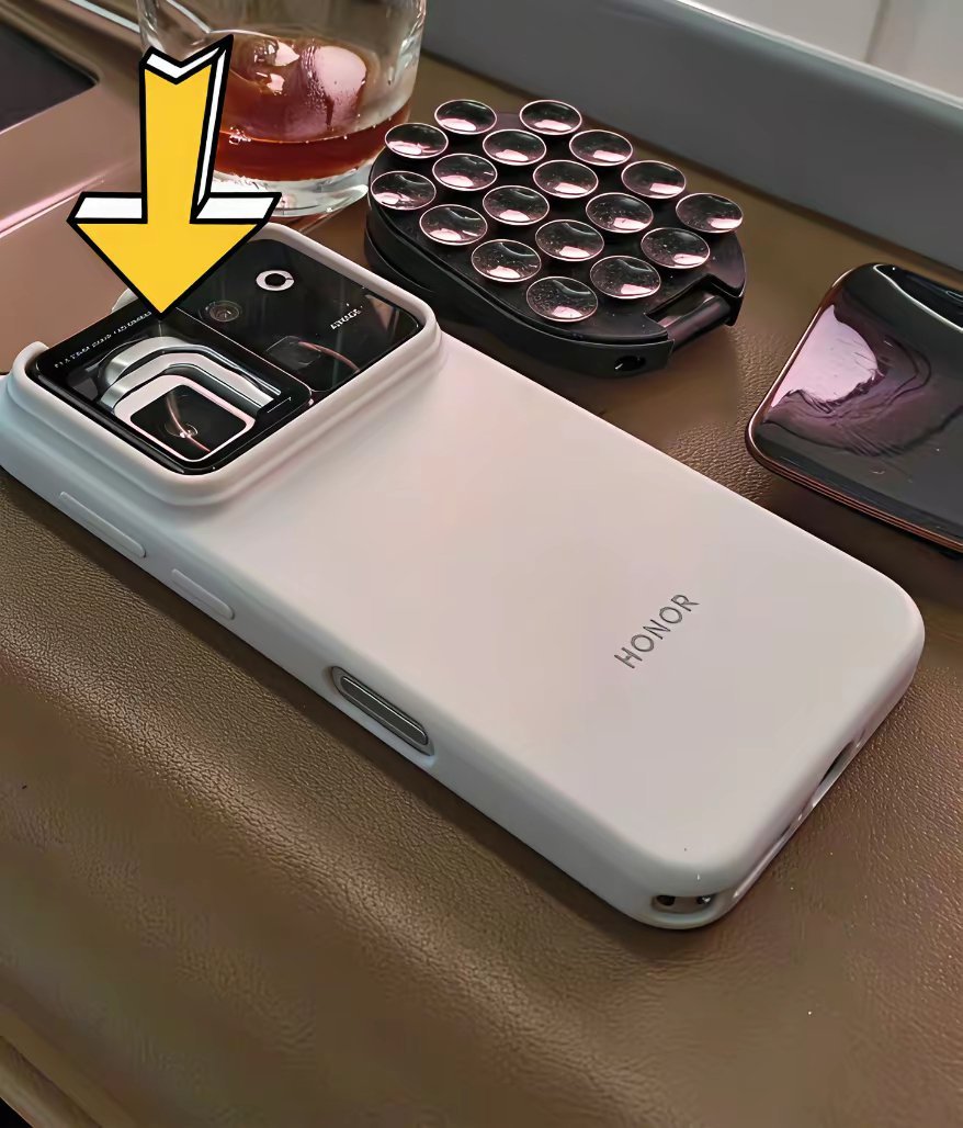 从陈震发的荣耀Robot Phone真机图片中可以看到，后置云台主摄其实是有玻璃