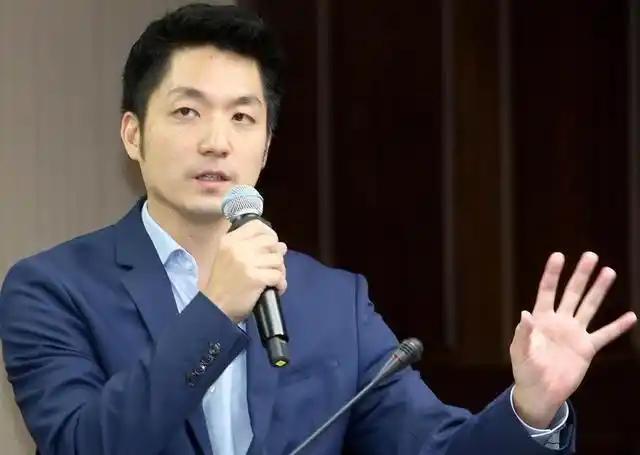 今年七七纪念日蒋万安在圆山黄复兴活动面对老兵直言不能遗忘抗战历史，和他往常遇事含