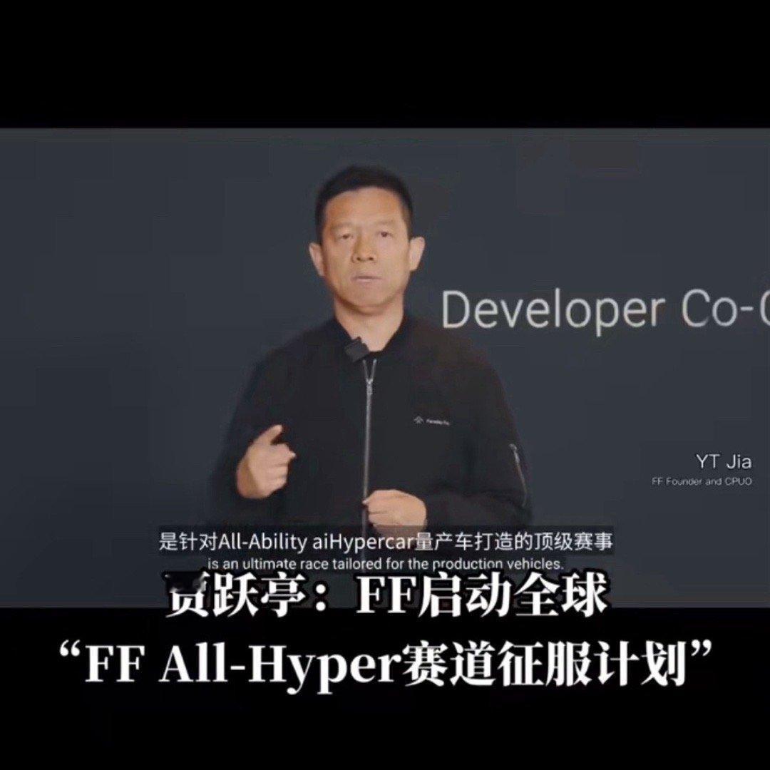 人家开车的时候是在看手机，而且扣三分罚两百，KML说人家是在睡觉，故拉名单。[喵