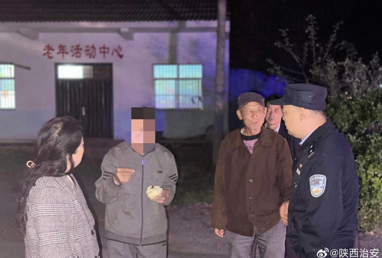 【暖心救助走失老人 真情守护平安回家路】4月4日晚，渭南合阳洽川派出所接到群众报