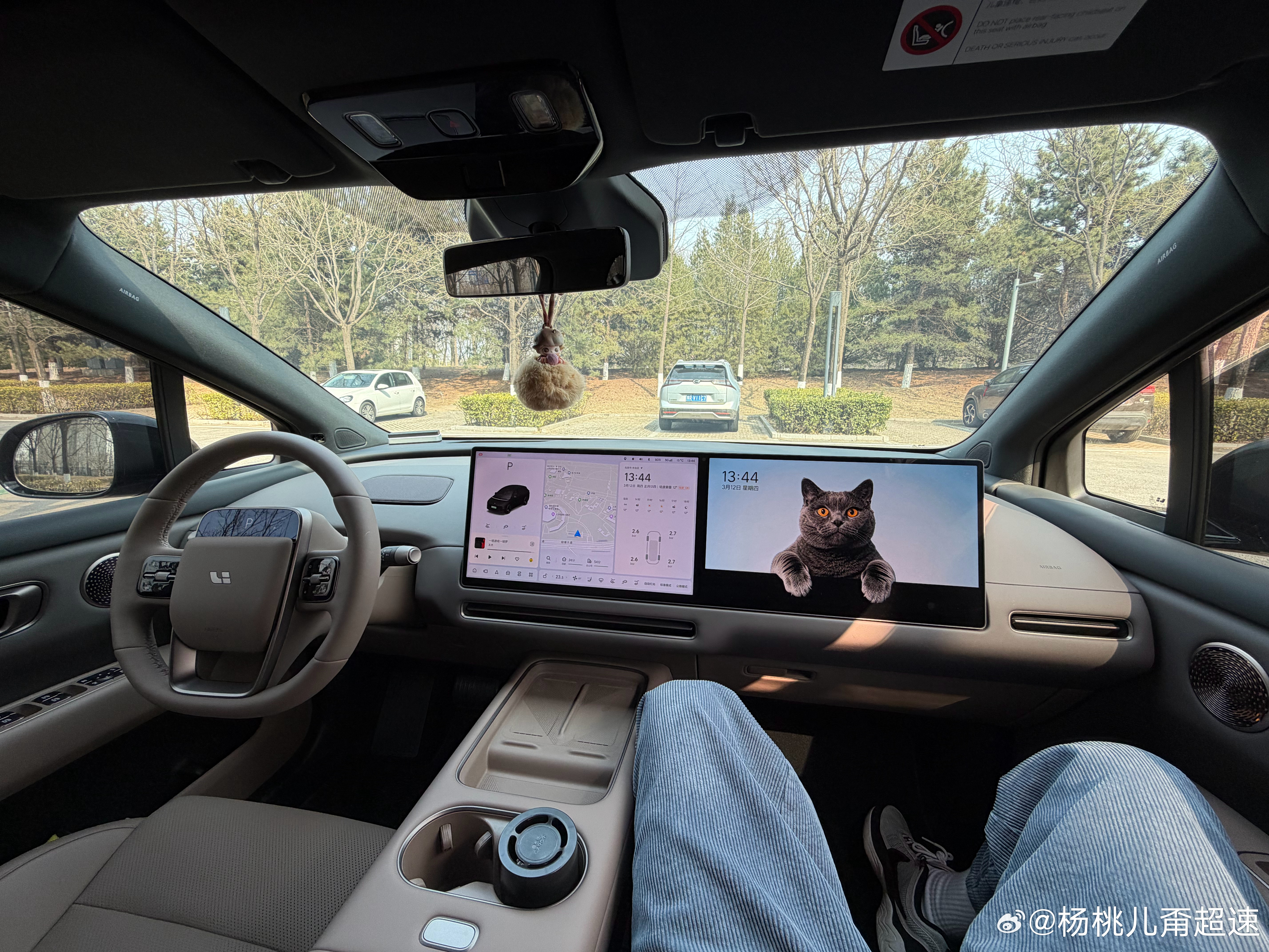 今天外出拍摄  幸亏开了i6其他老师拍的时候还能躺会儿但发现了一个小槽点i6没有