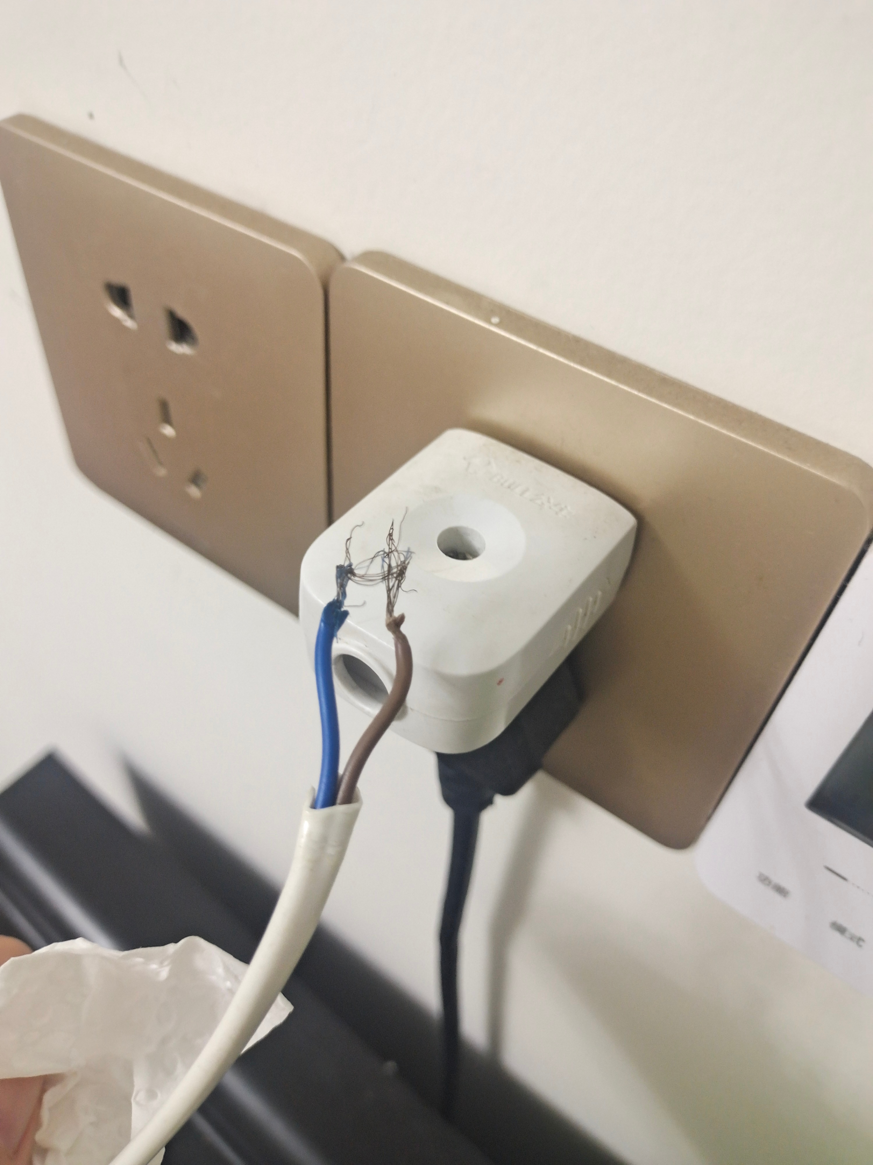 卧槽。我拔电风扇结果我刷手机整的 