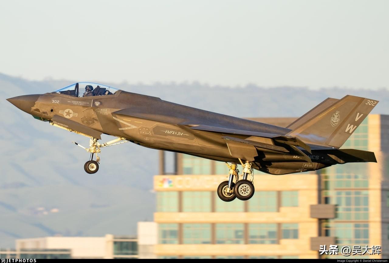 【打着伊朗，瞄着亚太：F-35C舰载战斗机首次在中东地区陆上部署】
 
美国海军