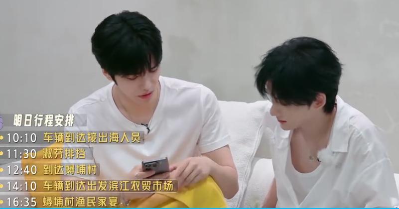 刘海是乌云盖顶？宁静说邵子恒和余宇涵傻傻分不清，全是刘海男生，还强调说额头就是运