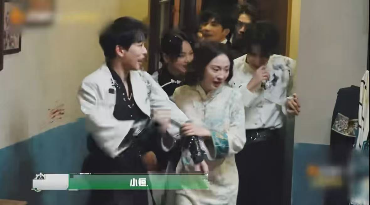 张真源一边认亲一边怀疑 被NPC妈妈选中当“小恒”，张哥嘴上说“我不是小恒”，但