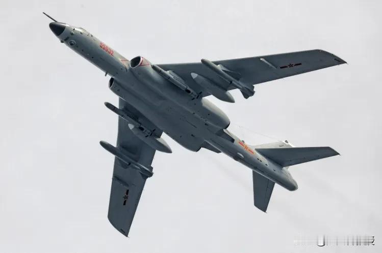 中国轰炸机到美国附近空域飞行，来而不往非礼也！
7月25日，两架中国空军轰-6轰