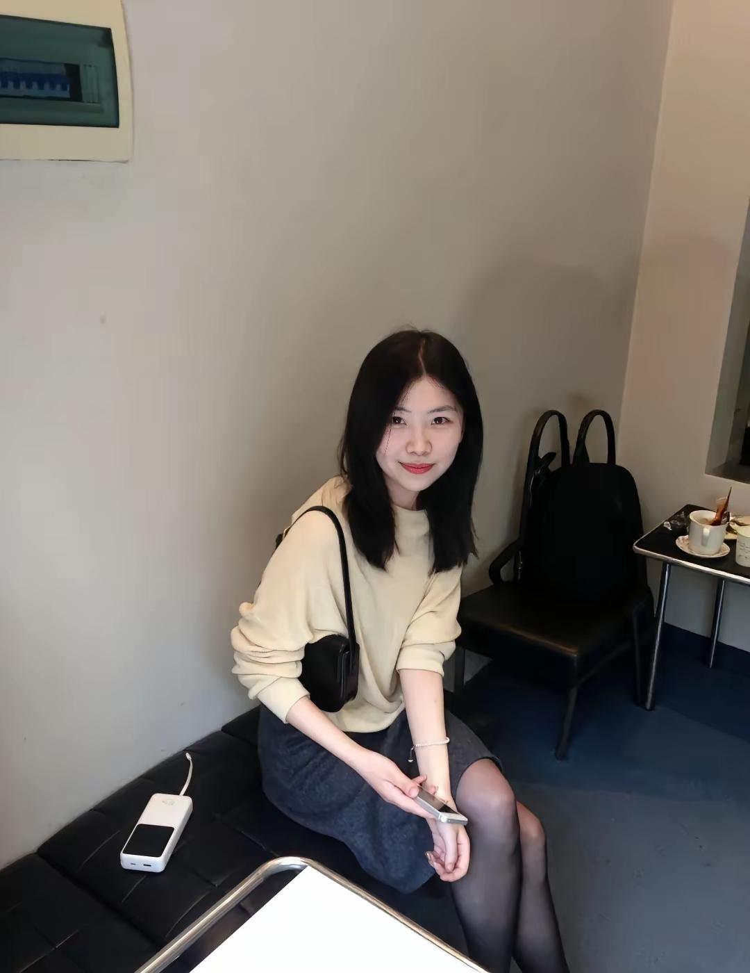 好女人的标准
1.不吸烟。
2.不喝酒。
3.不夜不归宿。
4.不纠缠不清。
5