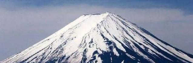 富士山随时可能爆发，日本面临一场地狱级灾难危机！
10月27日当天，日本防灾担当