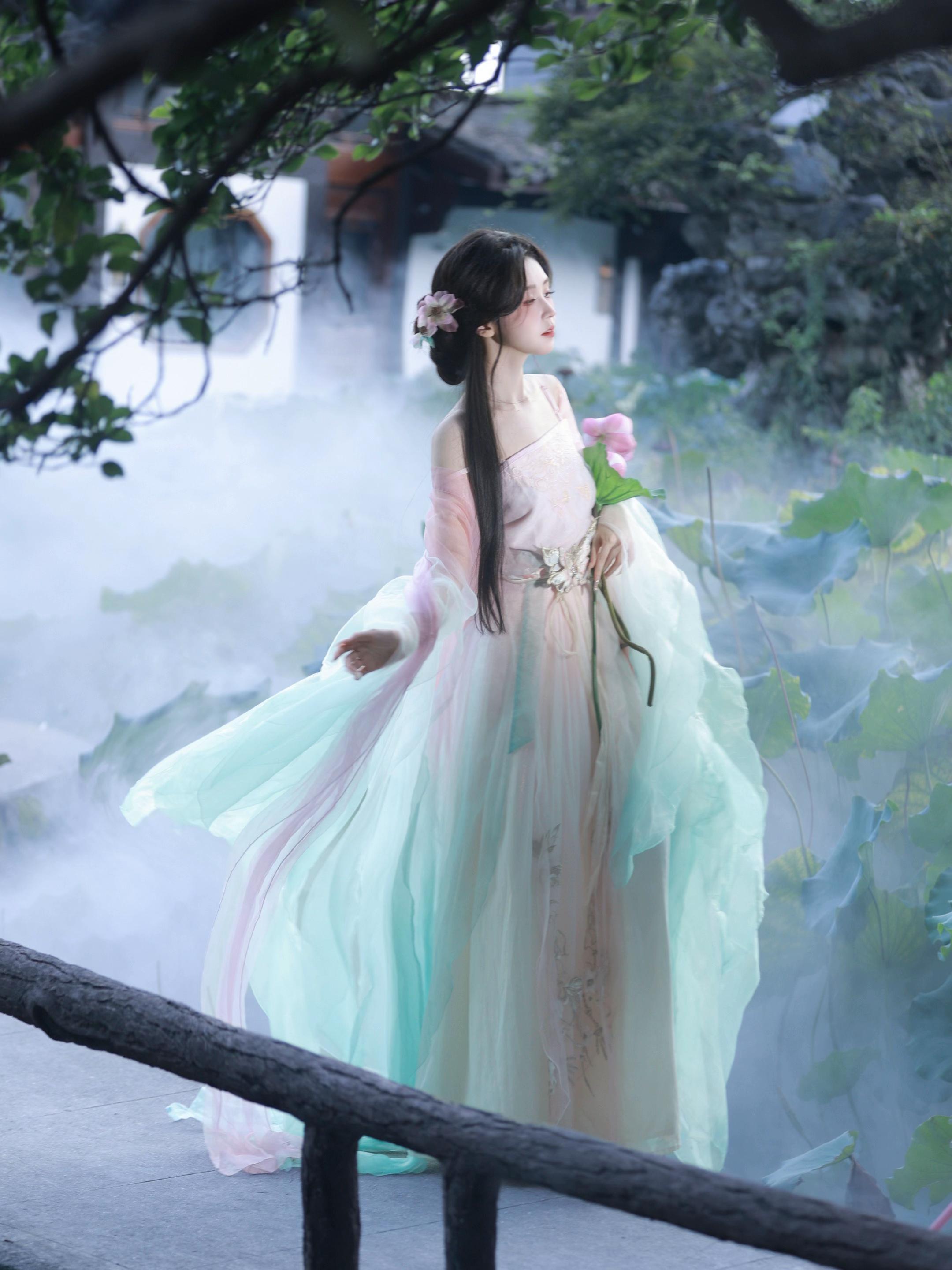 古风 汉服写真 荷花 杭州 曲院风荷