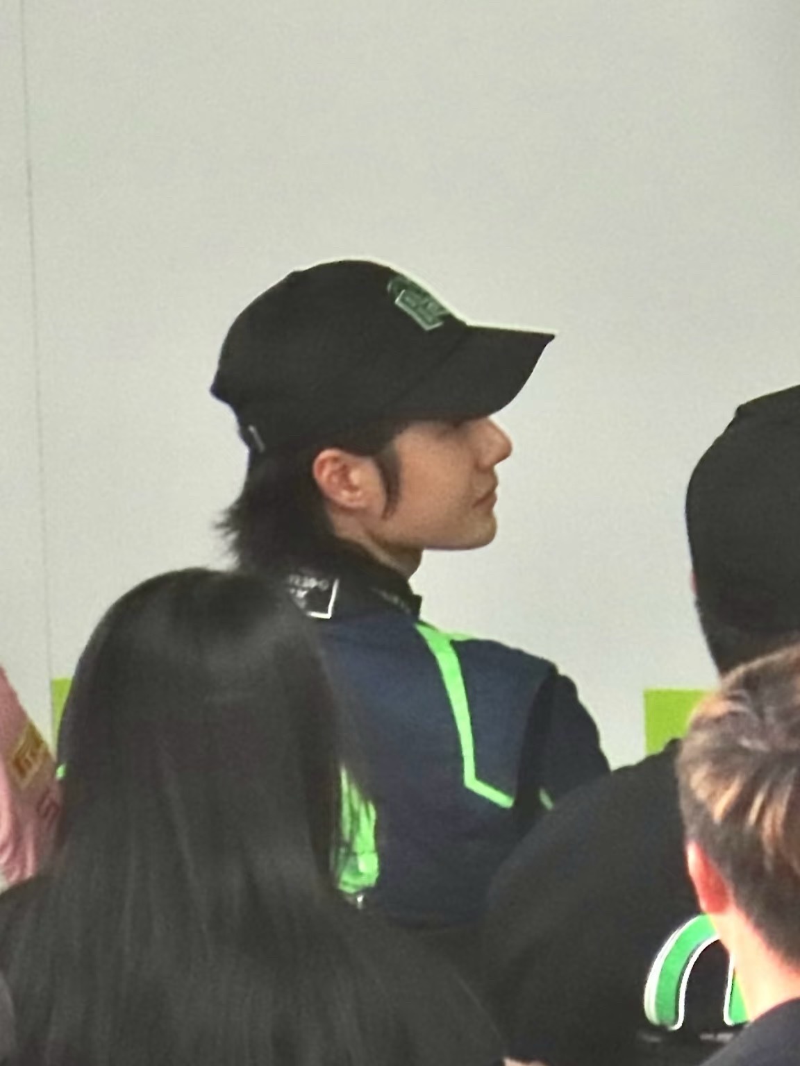 还是随时被长长的鬓发嗲晕王一博[超话] ​​​