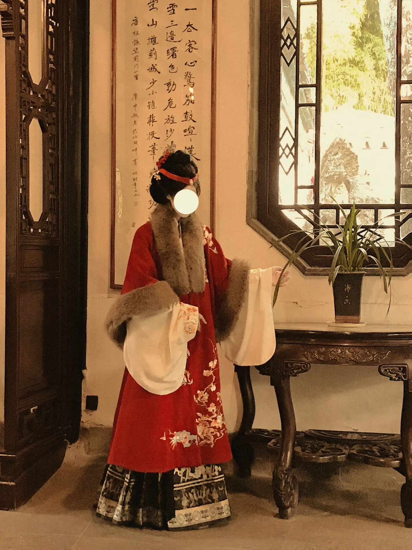 “这园子万不可再奢华靡费了…”