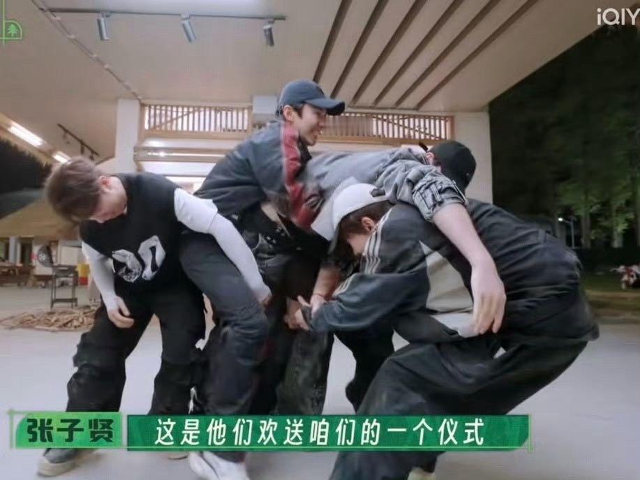 十个勤天好独特的送客表演 谁能够懂我看到十个勤天送客的这一段笑得多么大声，甚至连