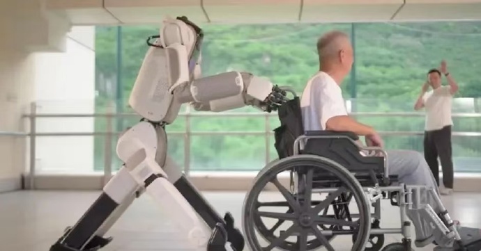 在科技的温暖怀抱中，AI正悄然改变着养老的模样。它不仅懂得年轻人对潮流的追求，更