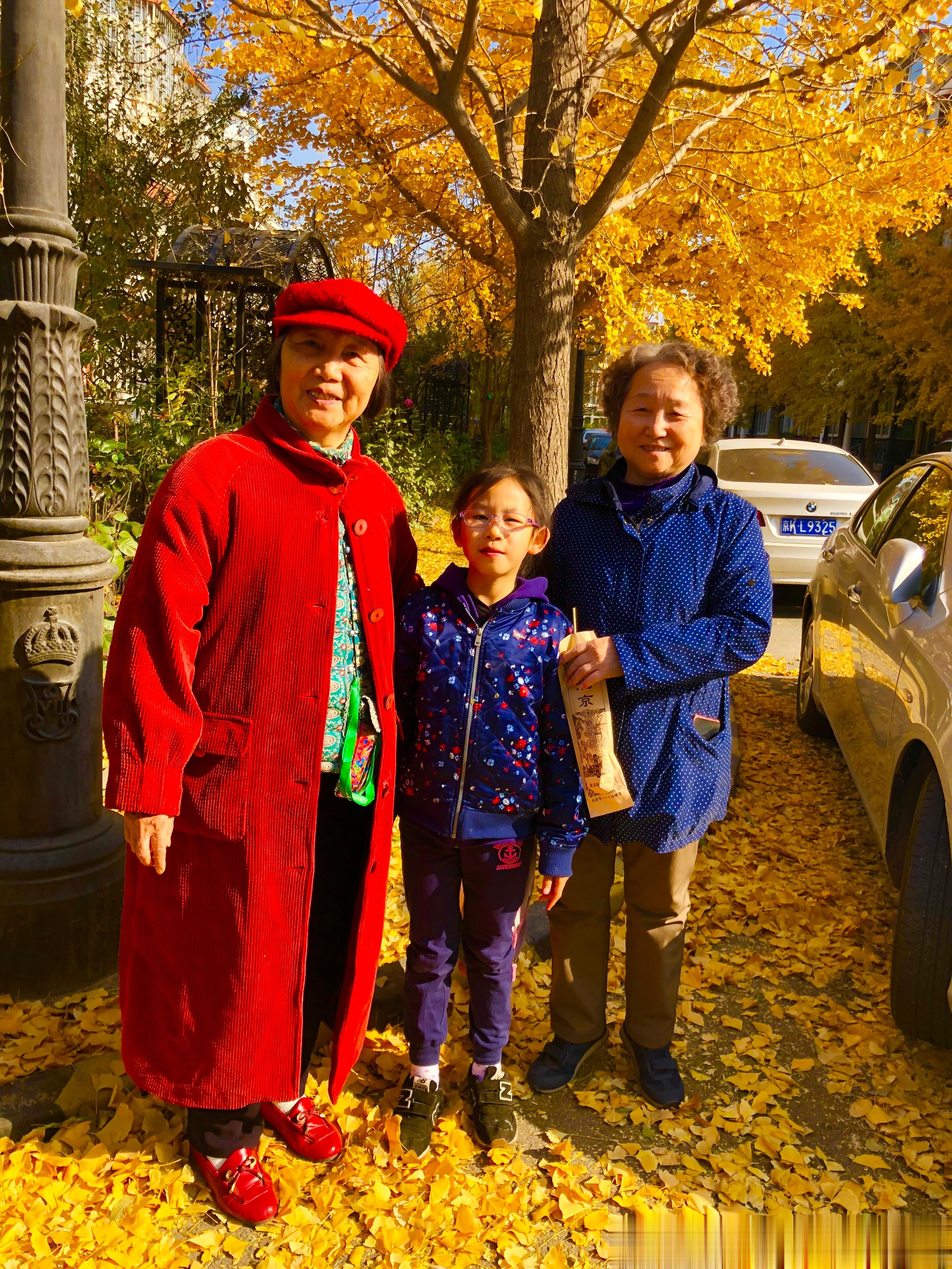 昨天母亲去世，今天女儿去重点学校报到，上初中第一天…人生就是在悲欣交集里度过的…