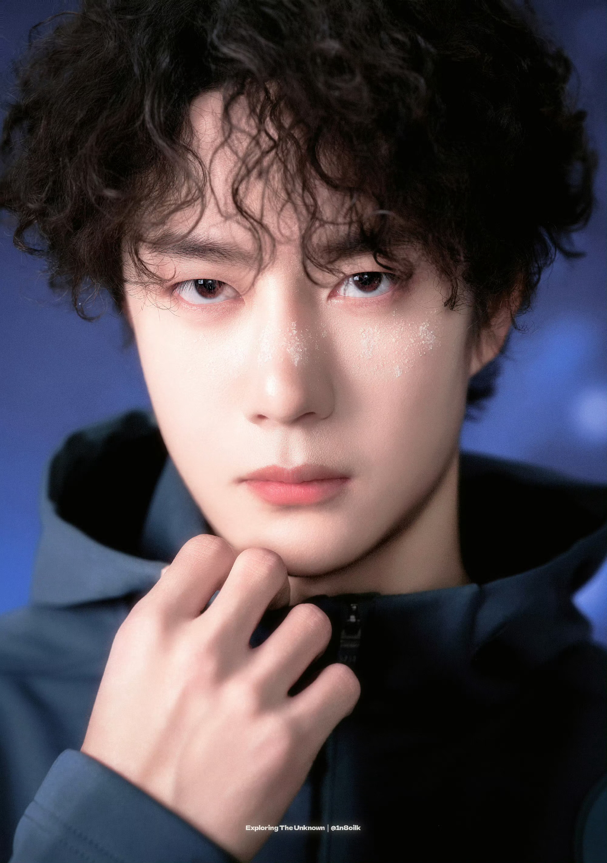 好权威的一张脸 cr:logo 