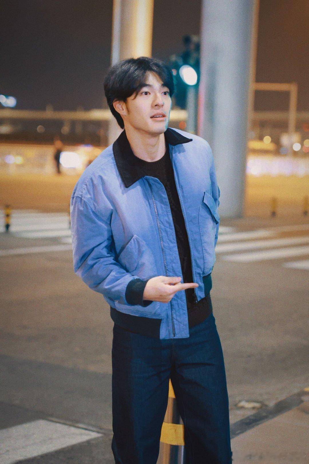 #陈昊森巴黎时装周北京出发#相信你也会被他的帅气所吸引吧，这一次巴黎时装周行一定