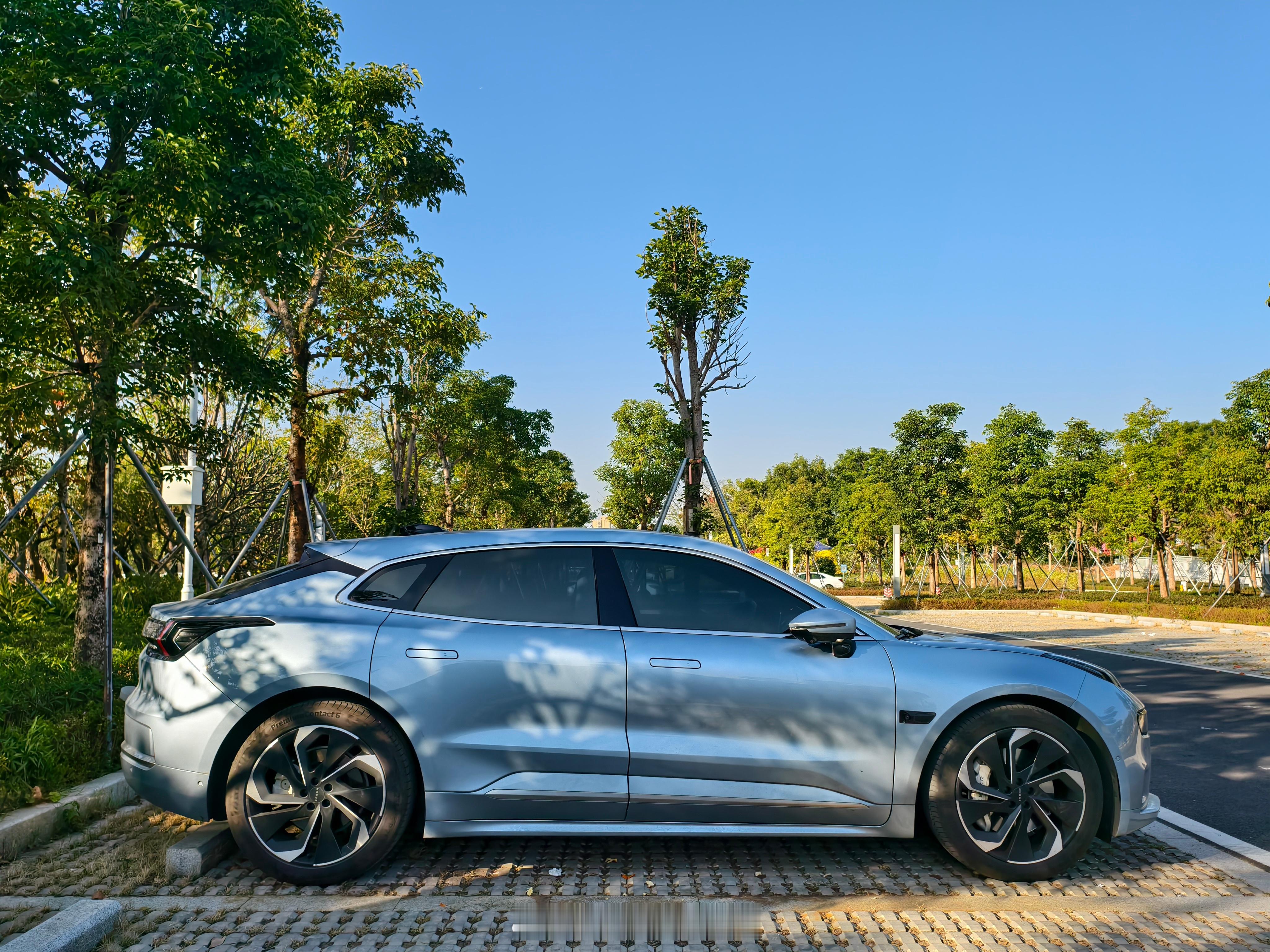 聪哥的初代 001 开了 9 万公里，双电机WE 版本前几天去极氪家做保养，维保